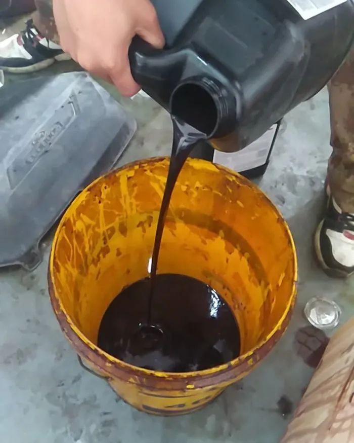 廢機(jī)油處理難度大，擺脫“惡臭異味”又有什么方向？.jpg