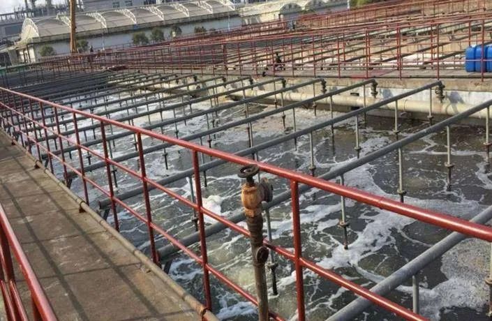 化工廠污水、污泥“臭氣熏天”遭投訴，該如何解決？