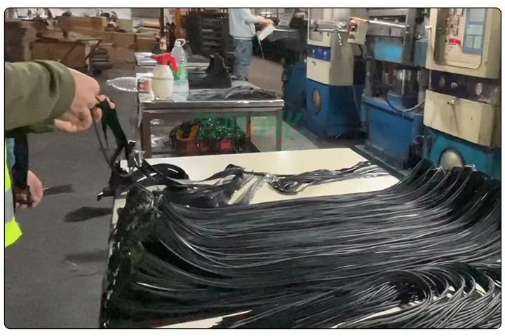 橡膠配件加工廠氣味難聞，傷害人體；廢氣除臭用Dejing的凈?！.jpg